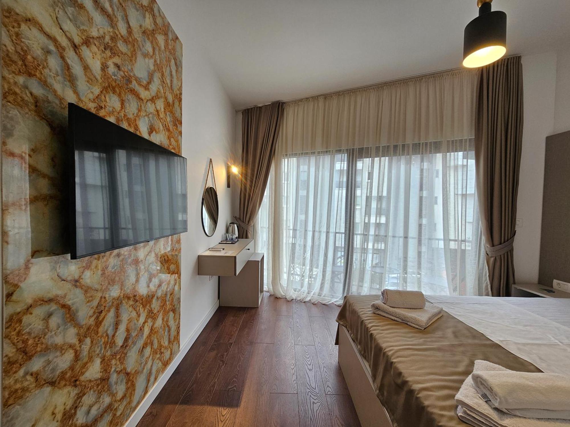 Lolo Luxury & Budva